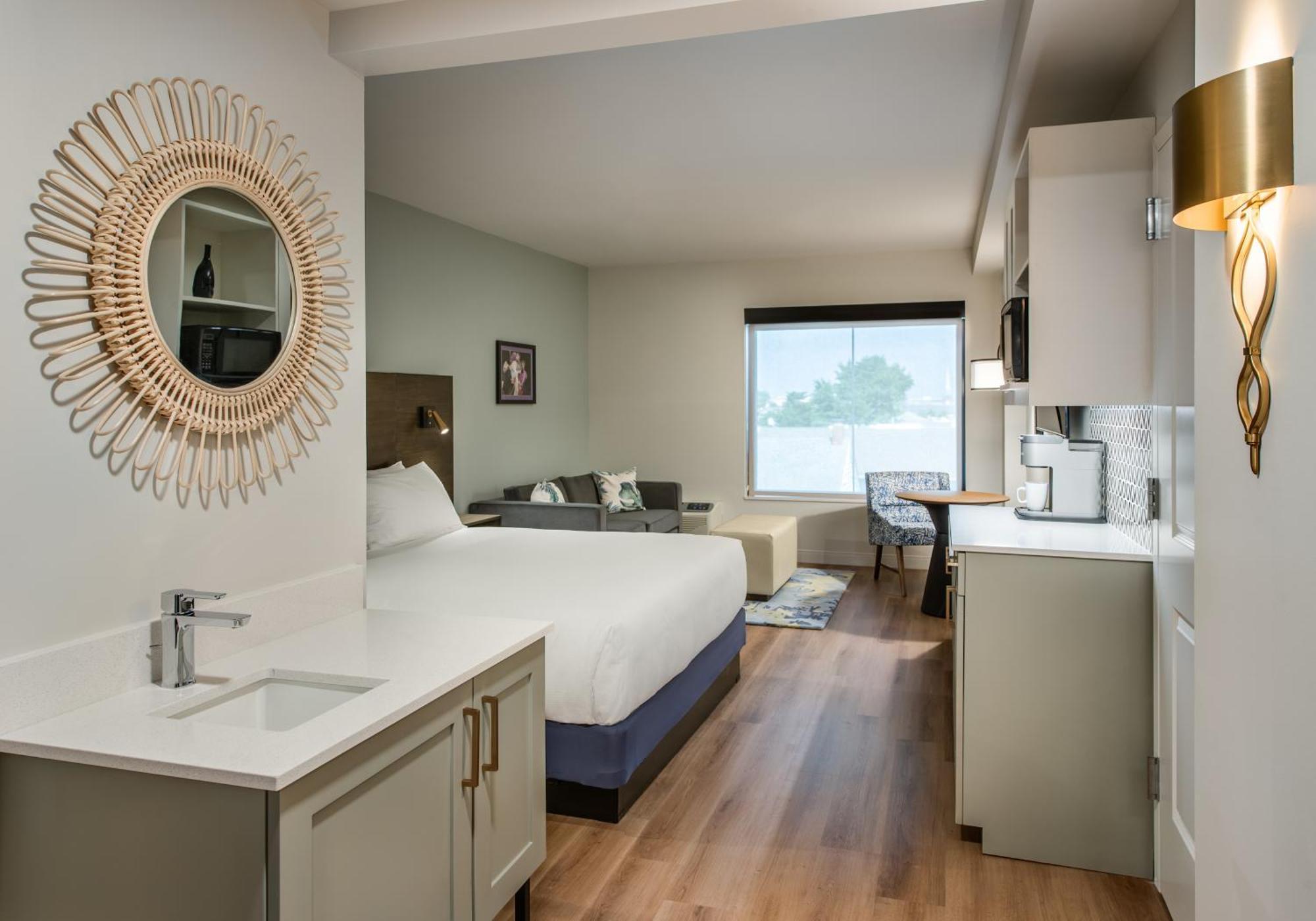 King Room,1551265543:JPEG