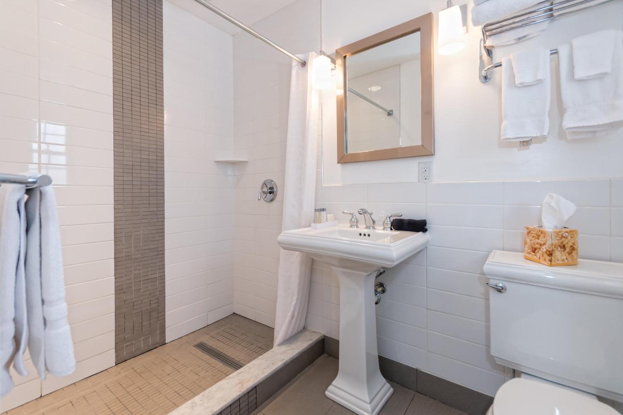Queen Room - Pet Friendly